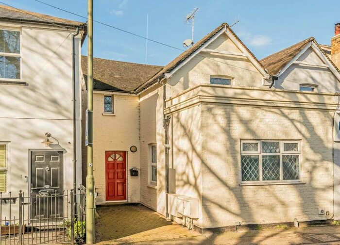 1 Bedroom Maisonette To Rent In Thorkhill Road, Thames Ditton, KT7