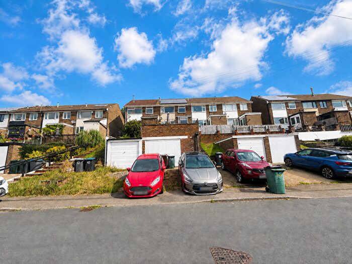 3 Bedroom Terraced House For Sale In Alpine Rise, Thornton, Bradford, BD13