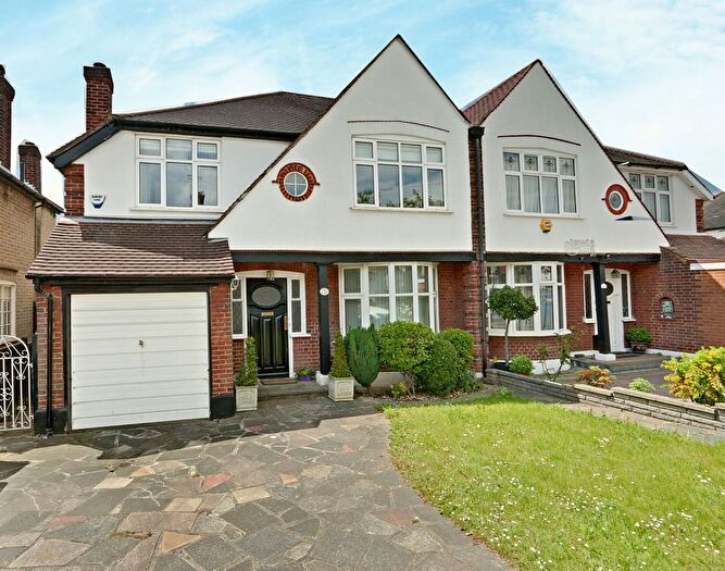 3 Bedroom Semi-Detached House To Rent In Ashurst Road, Cockfosters, EN4