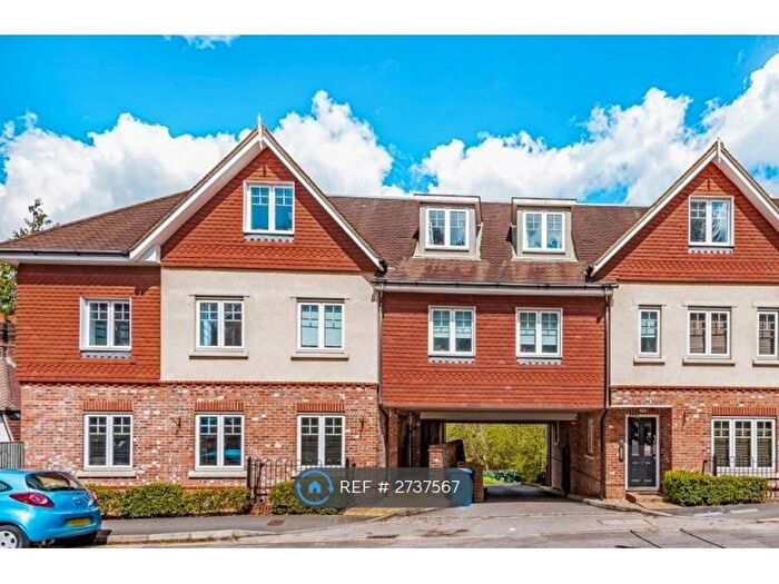 2 Bedroom Flat To Rent In Doyle Court, Haslemere, GU27