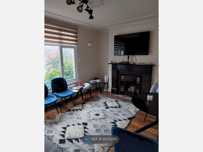 3 Bedroom Maisonette To Rent In Colney Hatch Lane, London, N10