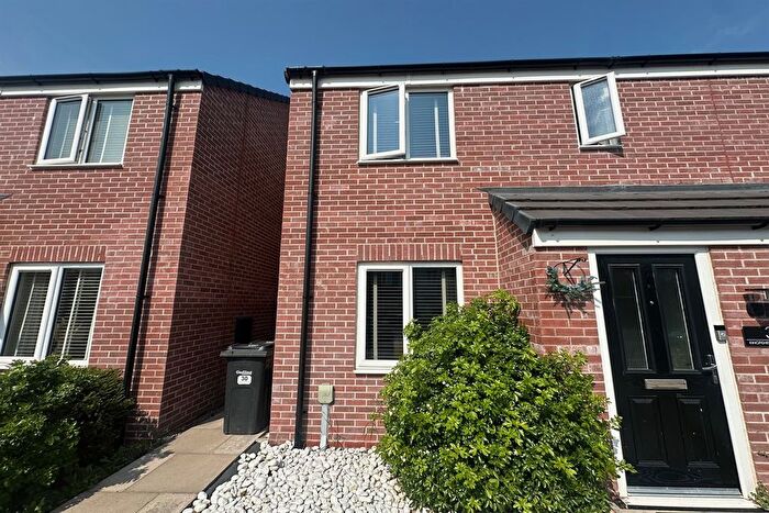3 Bedroom Semi-Detached House To Rent In Kingfisher Road, NG14