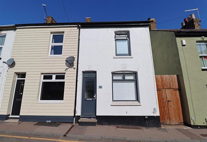 2 Bedroom End Of Terrace House For Sale In Orchard Street, Rainham, ME8