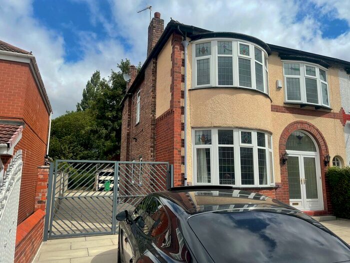 4 Bedroom Semi-Detached House To Rent In Brantingham Road, Manchester, M16