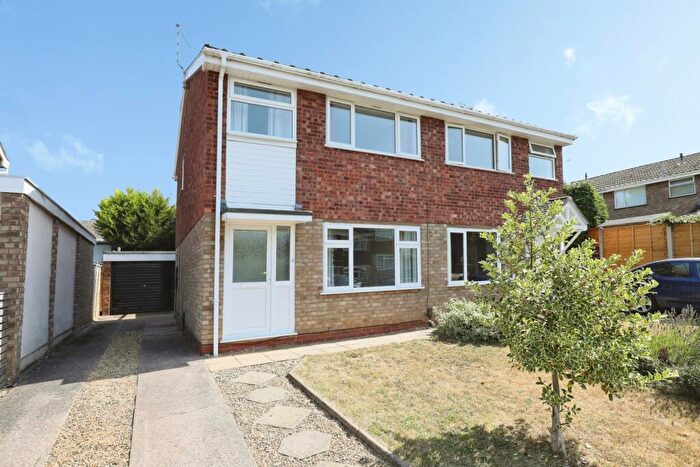 3 Bedroom Semi-Detached House For Sale In Cherrywood Close, Stafford, Staffordshire, ST17