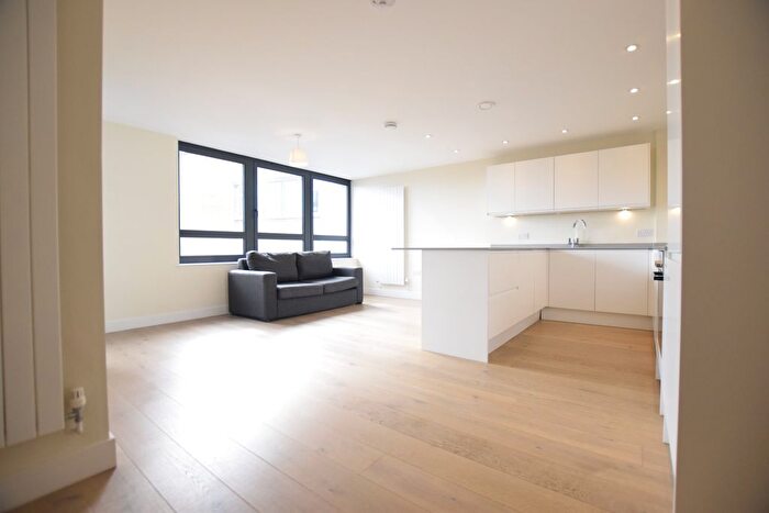 3 Bedroom Flat To Rent In Vandale House, Bournemouth, BH1