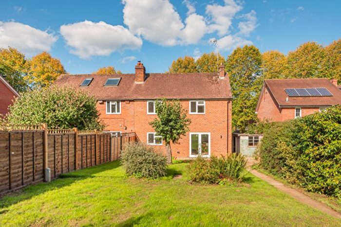 3 Bedroom Semi-detached House For Sale In New Road, Gomshall, GU5