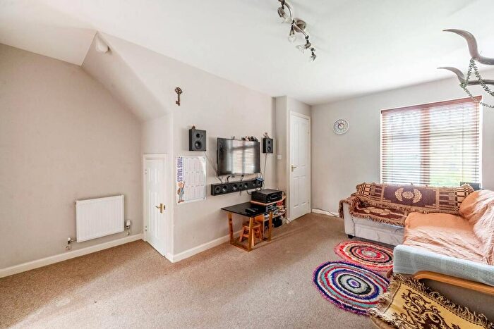 2 Bedroom Flat For Sale In Magnolia Garden, Edgware, HA8