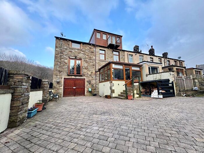 4 Bedroom End Of Terrace House To Rent In Bacup Road, Rossendale, Lancashire, BB4