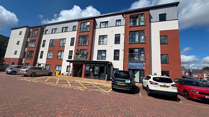 1 Bedroom Flat For Sale In Crookbarrow View, Worcester, WR5