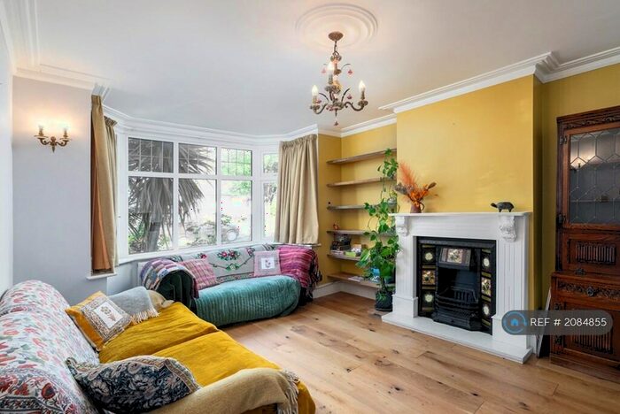 3 Bedroom Semi-Detached House To Rent In Grange Road, London, SE19