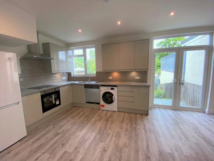 3 Bedroom Semi-Detached House To Rent In Durnsford Road, Bounds Green, London, N11