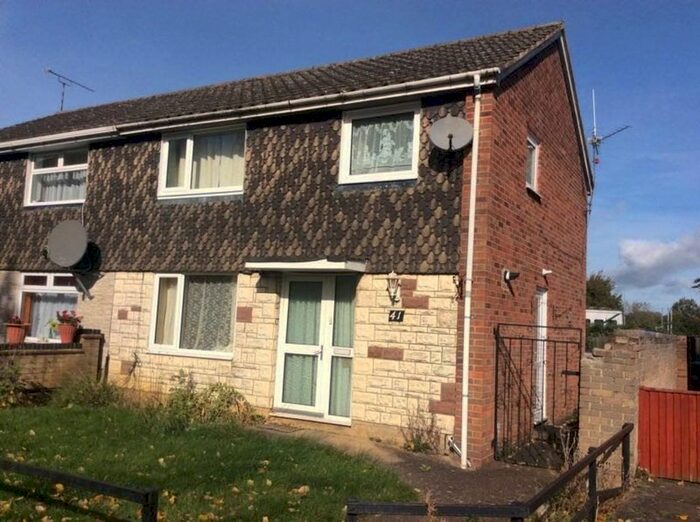 3 Bedroom Flat To Rent In Wimbourne Walk, Corby, NN18