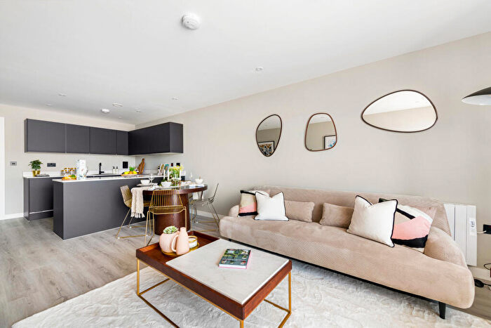 3 Bedroom Flat To Rent In The Gladstone, Dollis Hill Avenue, London, NW2