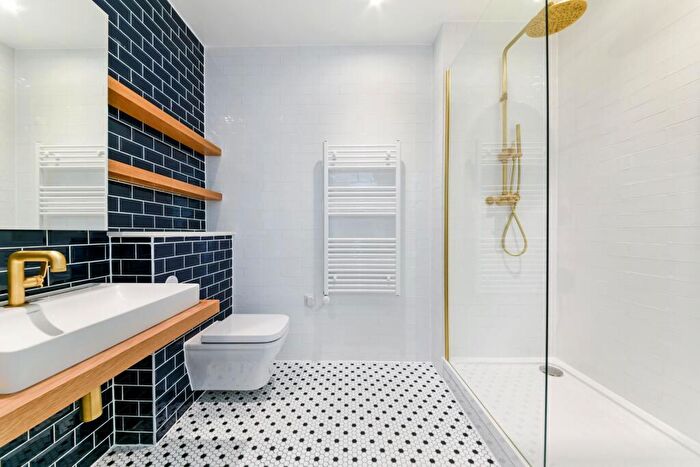 Apartment To Rent In Rendel House, Goodluck Hope, London, E14