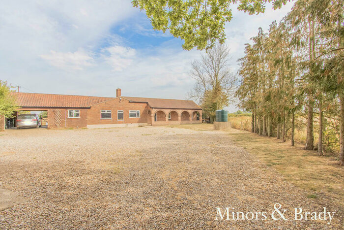 4 Bedroom Detached Bungalow For Sale In Primrose Green, Lyng, NR9