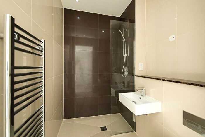2 Bedroom Apartment For Sale In Cabanel Place, Lambeth, London, SE11 - Photo 9