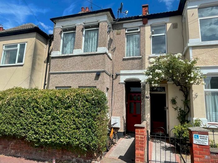 1 Bedroom Ground Flat To Rent In Gainsborough Drive, Westcliff On Sea, SS0