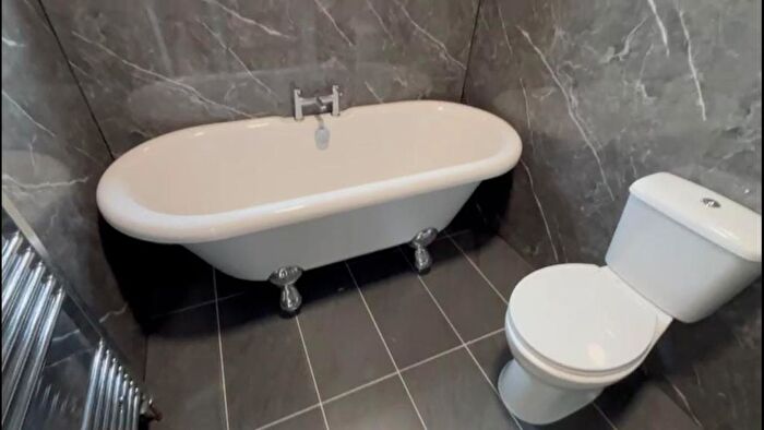 5 Bedroom Semi-Detached House To Rent In Goodmayes Lane, Ilford, IG3