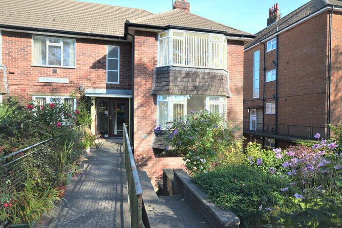 2 Bedroom Flat To Rent In North Leas Avenue, Scarborough YO12