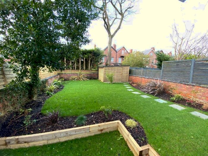 2 Bedroom Flat To Rent In Chandos Road, Manchester, M21