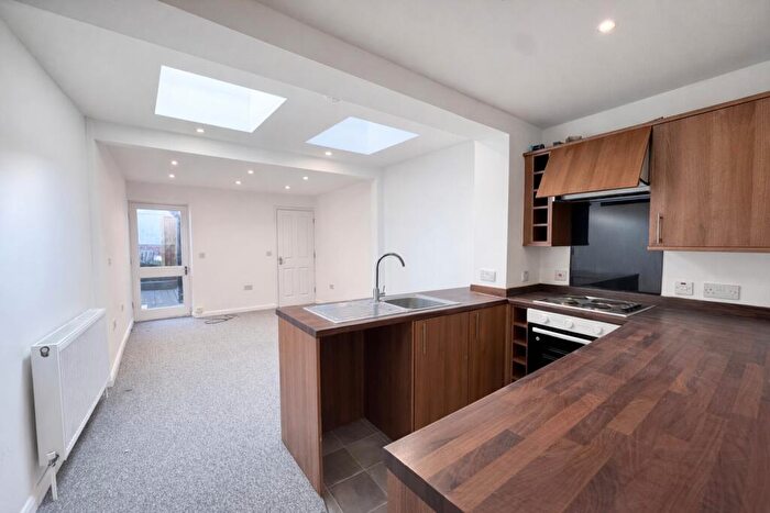 2 Bedroom Flat To Rent In King Street, Ramsgate, Kent, CT11