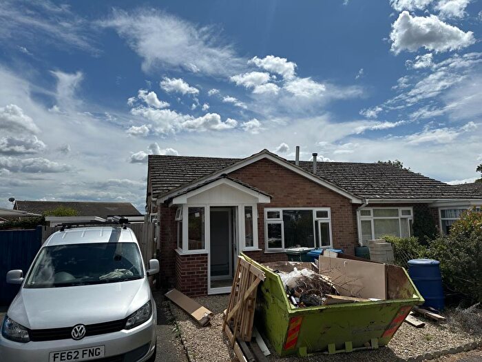 3 Bedroom Semi-Detached Bungalow To Rent In Raymond Road, Bicester, OX26