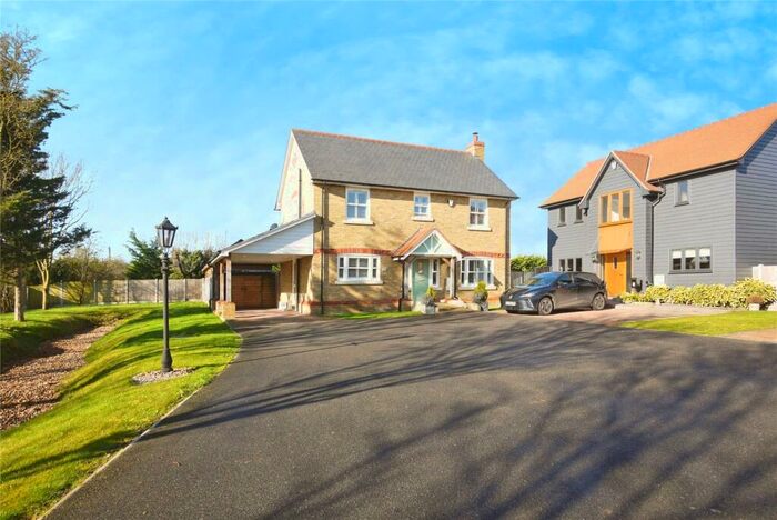 3 Bedroom Detached House For Sale In Lower Dunton Road, Dunton, Brentwood, Essex, CM13