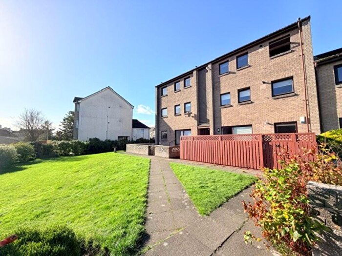 2 Bedroom Flat To Rent In Gladney Square, Kirkcaldy, KY1