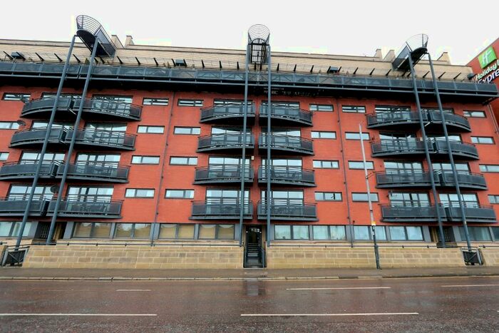 2 Bedroom Flat To Rent In Clyde Street, Glasgow, G1
