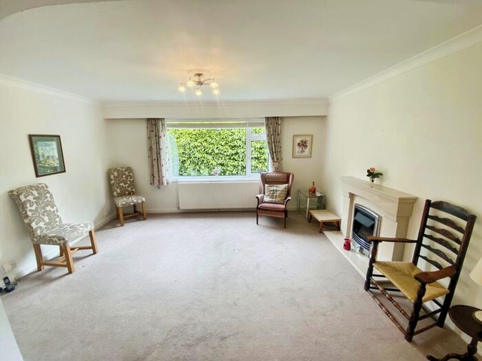 2 Bedroom Semi-Detached House For Sale In Yew Lane, Sheffield, S5