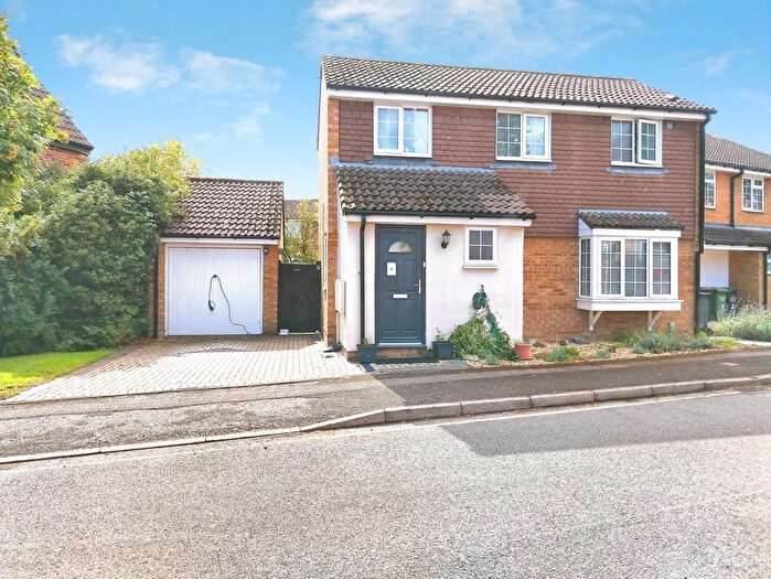3 Bedroom Detached House For Sale In Linacres, Luton, Bedfordshire, LU4