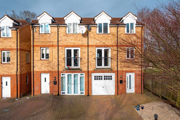 4 Bedroom Semi Detached House For Sale In St James Mews, Cross Gates, Leeds, LS15
