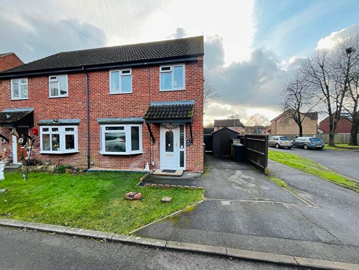 3 Bedroom Semi-Detached House To Rent In Boscawen Way, Thatcham, RG19
