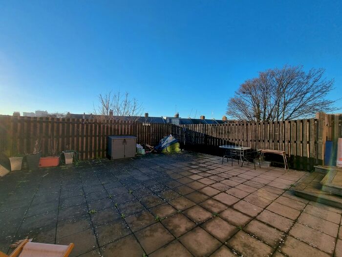 3 Bedroom Flat To Rent In Bellevue Court, High Road, London N22