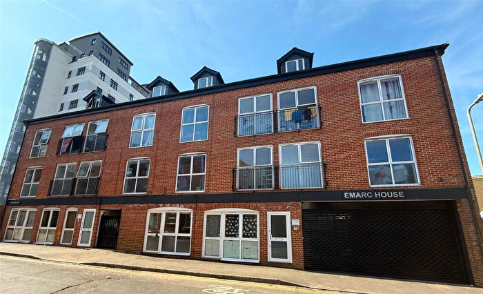 2 Bedroom Flat To Rent In Pickford Street, Aldershot, Hampshire, GU11