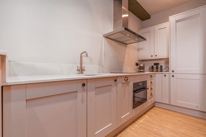 2 Bedroom Flat To Rent In High Street, Bristol, BS9