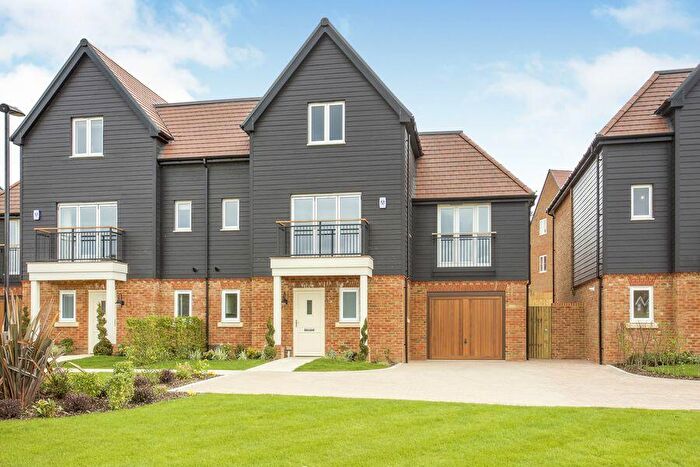 5 Bedroom Semi-Detached House To Rent In Buddery Close, Woodhurst Park, RG42