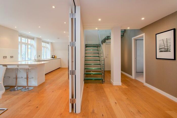 4 Bedroom Flat To Rent In Great Peter Street, London, SW1P
