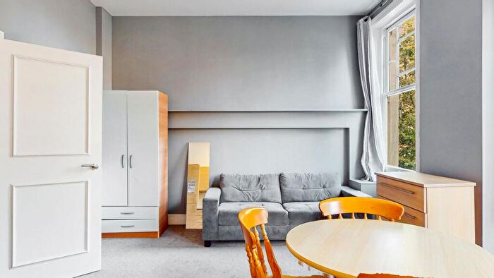 3 Bedroom Flat To Rent In Harvist Road, London, NW6