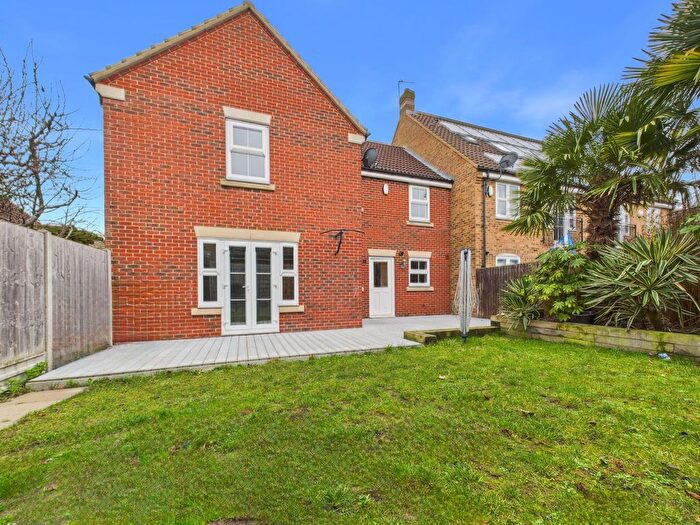 4 Bedroom End Of Terrace House For Sale In Foxglove Close, Yaxley, PE7