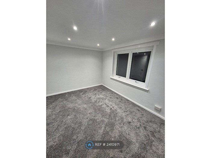 2 Bedroom Flat To Rent In Carron Place, Glasgow, G22
