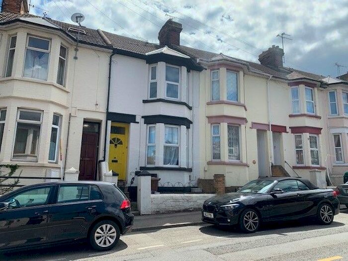 1 Bedroom Flat To Rent In Richmond Road, Gillingham, Kent, ME7