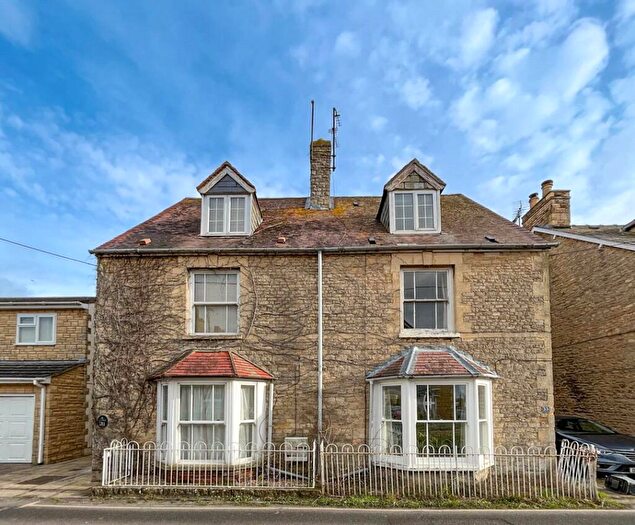 3 Bedroom Semi Detached House To Rent In The Crofts, Witney, Oxfordshire, OX28