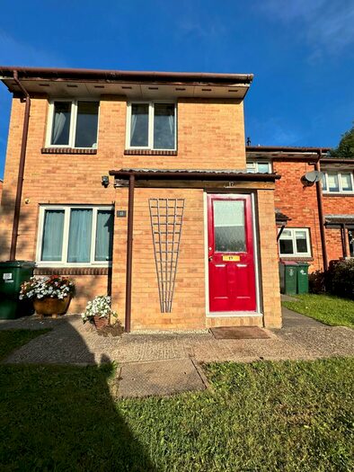 1 Bedroom Maisonette To Rent In Troon Close, Ifield, Crawley, RH11