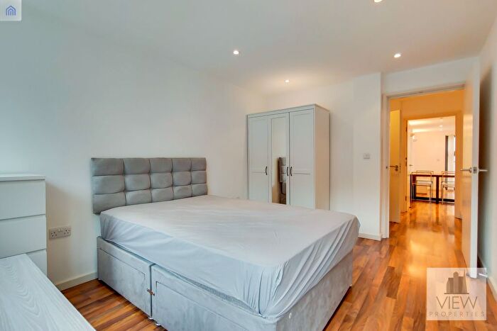 2 Bedroom Flat To Rent In Chicksand Street, London, E1