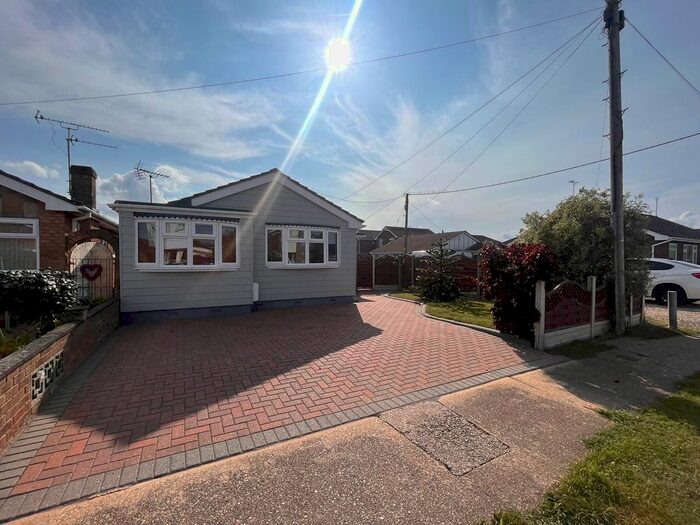 1 Bedroom Detached Bungalow To Rent In Roggel Road, Canvey Island, SS8