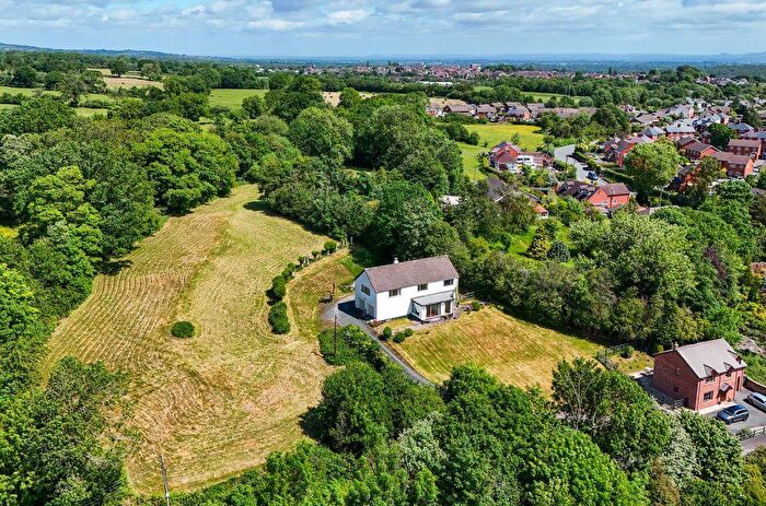 4 Bedroom Country House For Sale In Poplar Road, Pen-Y-Cae., LL14