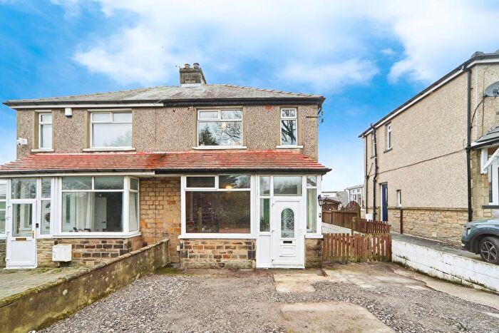 3 Bedroom Semi Detached House For Sale In Wrose View, Shipley, BD18