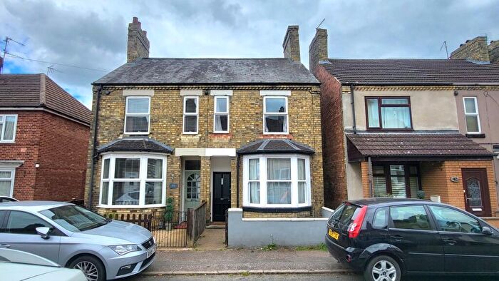 3 Bedroom Semi Detached House For Sale In South View Road, Walton, Peterborough, PE4